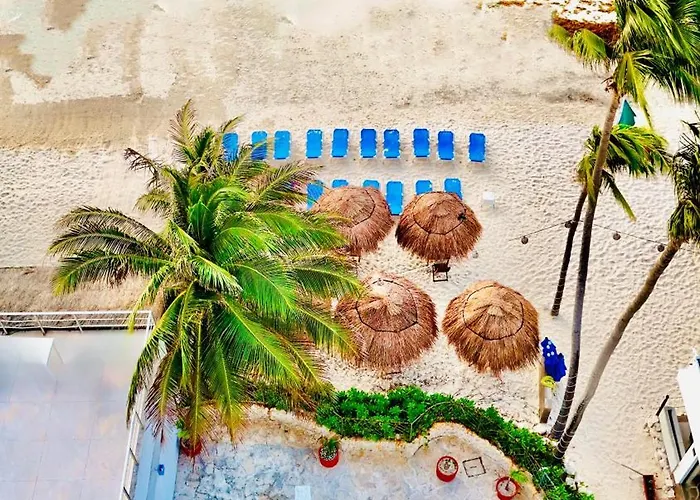 Pelicano Inn Playa del Carmen - Beachfront Hotel